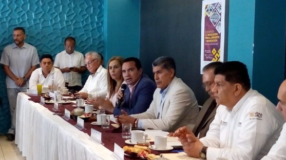 Nicolás Salvador Gallegos, titular del Consejo Interinstitucional Veracruzano de Educación, acompañado por José Alberto Nava y Víctor Iván Domínguez, anunciaron  el Congreso de Educación, Física, Deporte y Recreación <em>Por una cultura de la Paz</em>, que será el 27 y 28 de septiembre.  