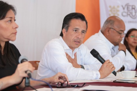El Gobernador Cuitláhuac García anunció la reconstrucción de la carretera que une a Martínez de la Torre con Tlapacoyan y hasta Teziutlán, como parte de un convenio realizado en pasados días con el mandatario de Puebla.