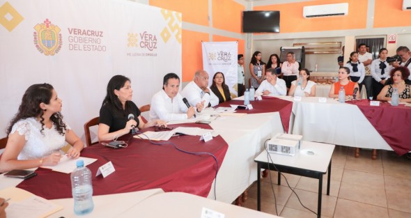 Al presidir la Primera Sesión Ordinaria del Sistema Estatal para Prevenir, Atender, Sancionar y Erradicar la Violencia contra las Mujeres en Veracruz, el gobernador Cuitláhuac García Jiménez aseguró que se trabajará en la actualización del decreto que da lugar a la formación del Centro Integral de Justicia para las Mujeres. 