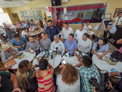 En su cuarto día de gira, Joaquín Rosendo Guzmán Avilés, candidato del PAN a la presidencia del Comité Estatal en Veracruz, ofreció una conferencia de prensa en la ciudad y puerto de Tuxpan. 