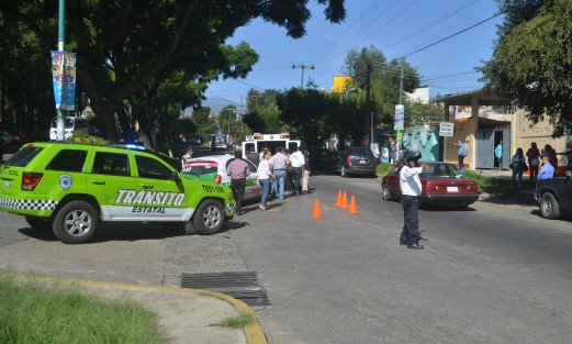 Una mujer fue atropellada por el conductor del taxi  XL-9117, a la altura de SEFIPLAN, donde cada vez es más complicado cruzar la calle, ya que muchas veces los automovilistas no respetan el paso peatonal.  