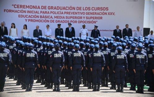 Durante la graduación, elementos de la SSP realizaron un simulacro de rescate de una persona secuestrada, además de realizar rescate de herido en partes altas.  