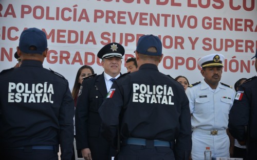 El secretario de Seguridad Pública, Hugo Gutiérrez, encabezó la ceremonia de graduación de 277 cadetes de los cursos de formación inicial para Policía Preventiva, en la academia de  El Lencero.  