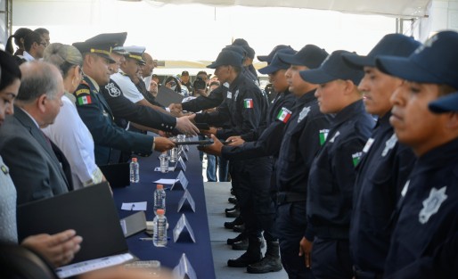 El secretario de Seguridad Pública, Hugo Gutiérrez, encabezó la ceremonia de graduación de 277 cadetes de los cursos de formación inicial para Policía Preventiva, en la academia de  El Lencero.  