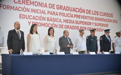 El secretario de Seguridad Pública, Hugo Gutiérrez, encabezó la ceremonia de graduación de 277 cadetes de los cursos de formación inicial para Policía Preventiva, en la academia de  El Lencero.  