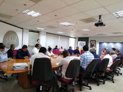 En mesa de trabajo con alcaldes de la región, se realizó la propuesta para la integración de la Comisión de  Metropolitanización, en la cual  se presentarán  iniciativas y proyectos que den solución a temas de relevancia social como lo son la movilidad, agua potable y rellenos sanitarios. 