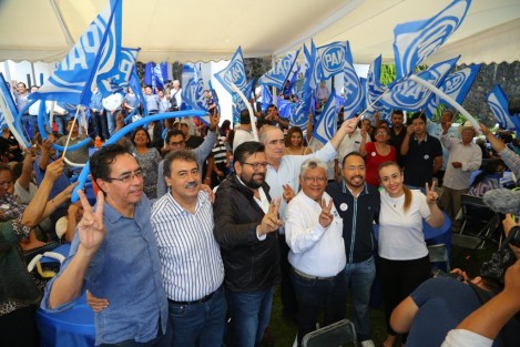 Este domingo Joaquín Rosendo Guzmán Avilés, candidato a la presidencia del Comité Directivo Estatal del Partido Acción Nacional en Veracruz, sostuvo encuentros con liderazgos y militantes de las zonas de Xalapa y Coatepec, como parte de su séptimo día de campaña proselitista interna.  