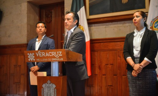  En conferencia de prensa, el gobernador Cuitláhuac García Jiménez aseguró que su administración no permitirá que los grupos de la delincuencia organizada realicen venganzas y ataques en contra de sus adversarios y mucho menos en contra de la ciudadanía.