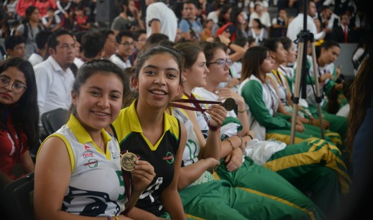 Autoridades de la SEV encabezadas por el gobernador Cuitahuac García participaron en la Ceremonia de Premiación de los Torneos Deportivos y el Certamen Artístico de Educación Media Superior en el complejo deportivo Omega de la ciudad de Xalapa.