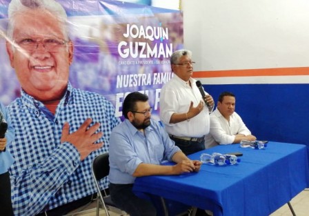 Joaquín Rosendo Guzmán Avilés, candidato a dirigir al Partido Acción Nacional en Veracruz, arrancó este lunes su octavo día de campaña proselitista en busca del voto de la militancia panista en el puerto de Coatzacoalcos.  