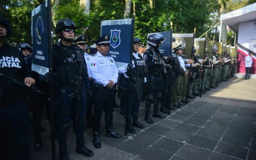 Autoridades y trabajadores de la SSP, encabezados por el Secretario Hugo Gutiérrez Maldonado, montaron la Guardia de Honor en el monumento a Don Miguel Hidalgo y Costilla, con motivo del 209 aniversario de la Independencia de México.