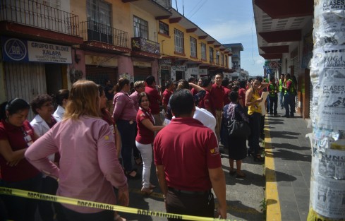 El Sindicato del Seguro Social de los Trabajadores de la Educación del Estado de Veracruz (SSTEEV), con el apoyo de Protección Civil municipal,  realizó este día un simulacro de sismo, donde se evacuó a más de 100 personas en un lapso de 4 minutos, en el marco del mes de Protección Civil. 