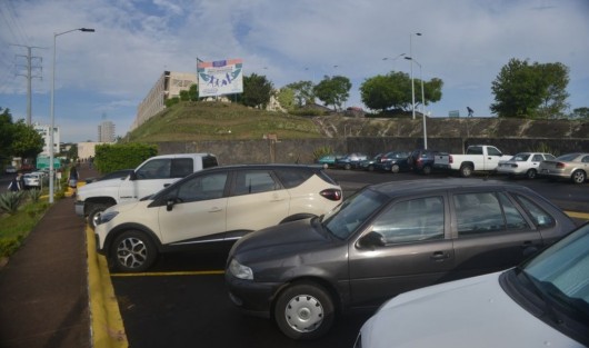 Bajo resguardo de elementos de Seguridad Pública, amaneció la Fiscalía General del Estado. Se normalizó el acceso a empleados con identificación y el paso vehicular.  