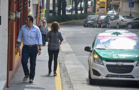 Diputados panistas de la LXV legislatura acudieron a Palacio de Gobierno para solicitar diálogo con el gobernador Cuitláhuac García Jiménez y pedir la reinstalación del ex procurador Jorge Winckler Ortiz.  