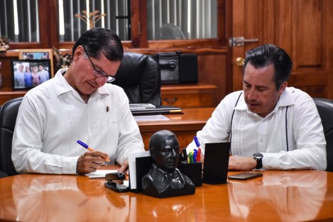 El gobernador Cuitláhuac García Jiménez se reunió con el alcalde Víctor Manuel Carranza Rosaldo para acordar acciones en materia de seguridad, mismas que se llevarán a cabo en coordinación con el Gobierno Federal.
