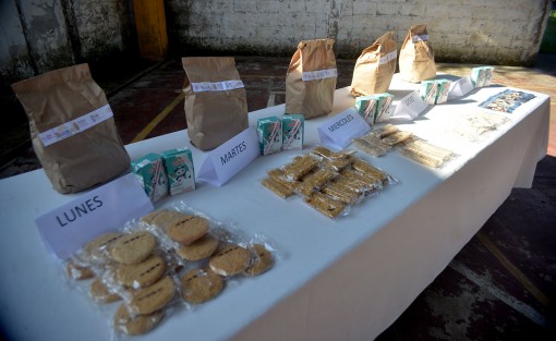 La entrega de desayunos escolares fríos en el municipio de Teocelo beneficia a 791 niñas y niños de 13 escuelas en este municipio. 