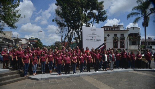 Personal del IVEA  presente en la guardia de honor al Padre Patria.  