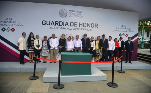 Alcaldes de Yecuatla, Colipa, Tenochtitlan y Tlapacoyan montaron guardia de honor en monumento a Miguel Hidalgo.  