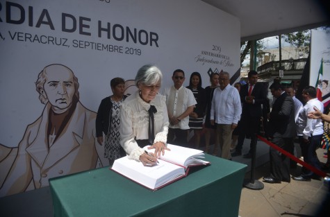 Alcaldes de Yecuatla, Colipa, Tenochtitlan y Tlapacoyan montaron guardia de honor en monumento a Miguel Hidalgo.  