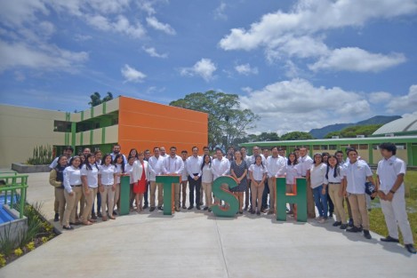 Con una inversión estatal superior a los 15 millones de pesos, el gobernador Cuitláhuac García Jiménez inauguró los edificios H y G del Instituto Tecnológico Superior de Huatusco, que en breve estarán al servicio de la comunidad educativa.  