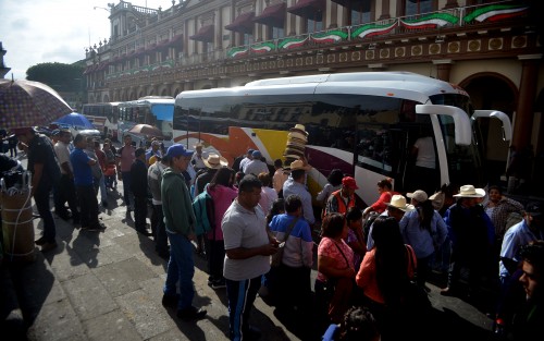 Desquiciando aún más el ya de por sí caótico tránsito vial del centro de Xalapa, miembros de Antorcha Campesina marcharon por varias calles de Xalapa para finalmente hacer un mitin en plaza Lerdo.