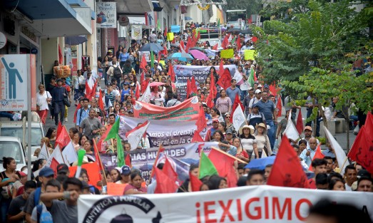 Desquiciando aún más el ya de por sí caótico tránsito vial del centro de Xalapa, miembros de Antorcha Campesina marcharon por varias calles de Xalapa para finalmente hacer un mitin en plaza Lerdo.