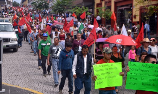 Con menos poder que en otras ocasiones, cientos de atorchistas se congregaron para escuchar a sus eternos líderes hacer reclamos de siempre obras para sus colonias.