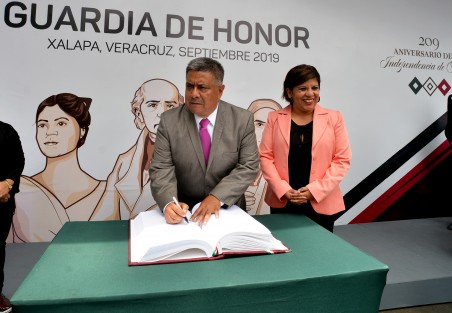 Al evento asistieron también Alcaldes y Alcaldesas de los municipios de Jilotepec, Tenampa, Banderilla, Tlalnehuayocan, Coatepec, Emiliano Zapata y Cosautlán, los cuales se dieron cita en el Monumento al Padre de la Patria, Miguel Hidalgo y Costilla.