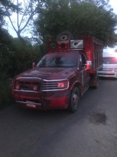 Acayucan, Ver., 11 de septiembre de 2019.- Efectivos de la Secretaría de Seguridad Pública (SSP) rescataron a 116 personas de nacionalidad extranjera, además de aprehender a cuatro individuos, entre ellos un menor de edad, por presunto tráfico de migrantes. 