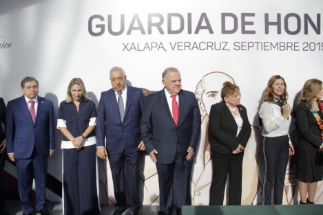 Edel Álvarez Peña, magistrado presidente del Presidente del Tribunal Superior de Justicia y del Consejo de la Judicatura del Estado de Veracruz, encabezó la Guardia de Honor ante el monumento a Miguel Hidalgo, conmemorando el 209 aniversario del inicio de la guerra de Independencia de México.