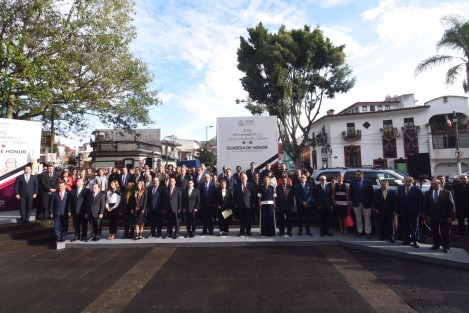 Edel Álvarez Peña, magistrado presidente del Presidente del Tribunal Superior de Justicia y del Consejo de la Judicatura del Estado de Veracruz, encabezó la Guardia de Honor ante el monumento a Miguel Hidalgo, conmemorando el 209 aniversario del inicio de la guerra de Independencia de México.