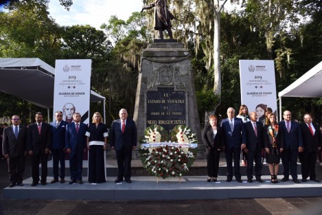 Edel Álvarez Peña, magistrado presidente del Presidente del Tribunal Superior de Justicia y del Consejo de la Judicatura del Estado de Veracruz, encabezó la Guardia de Honor ante el monumento a Miguel Hidalgo, conmemorando el 209 aniversario del inicio de la guerra de Independencia de México.