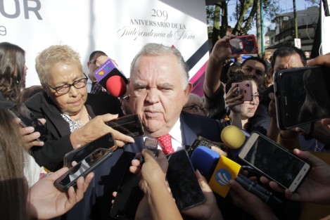 Edel Álvarez Peña, magistrado presidente del Presidente del Tribunal Superior de Justicia y del Consejo de la Judicatura del Estado de Veracruz, encabezó la Guardia de Honor ante el monumento a Miguel Hidalgo, conmemorando el 209 aniversario del inicio de la guerra de Independencia de México.