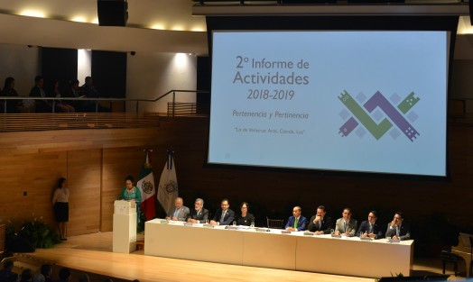 Con la ausencia del gobernador Cuitláhuac García, la rectora Sara Ladrón de Guevara rindió su Segundo Informe de Actividades 2018-2019, en la Sala Anexa de Tlaqná. 