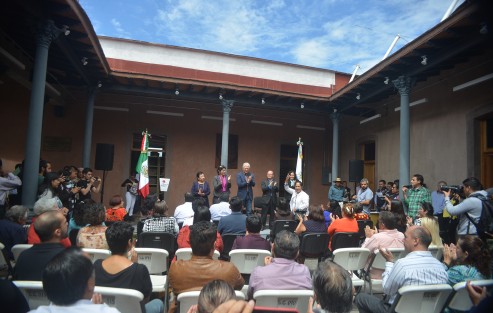 Autoridades municipales inauguraron las nuevas oficinas de Archivo Municipal de Xalapa ubicado en calle Clavijero número 10, acompañado de la Directora del archivo Olimpia Gracia, Regidores, trabajadores del Ayuntamiento y representantes de gobierno del estado de Veracruz.