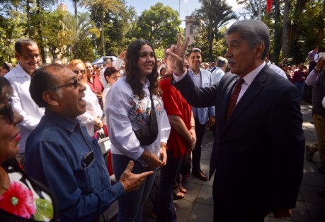  En el parque Juárez de la ciudad de Xalapa, el diputado federal Rafael Hernández Villalpando rindió su primer informe legislativo. Le acompañaron el gobernador Cuitláhuac García Jiménez; el presidente del Congreso local, José Manuel Pozos; el coordinador de diputados federales de MORENA, Mario Delgado; entre otros.
