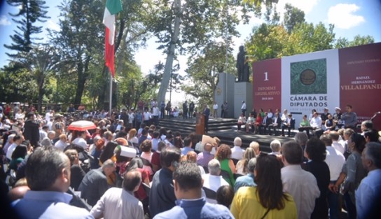  En el parque Juárez de la ciudad de Xalapa, el diputado federal Rafael Hernández Villalpando rindió su primer informe legislativo. Le acompañaron el gobernador Cuitláhuac García Jiménez; el presidente del Congreso local, José Manuel Pozos; el coordinador de diputados federales de MORENA, Mario Delgado; entre otros.