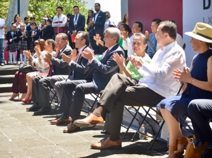 También asistió la senadora Gloria Sánchez, entre otras distinguidas personalidades.  