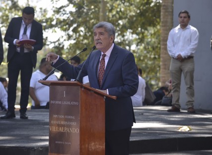 En el parque Juárez de la ciudad de Xalapa, el diputado federal Rafael Hernández Villalpando rindió su primer informe legislativo. Le acompañaron el gobernador Cuitláhuac García Jiménez; el presidente del Congreso local, José Manuel Pozos; el coordinador de diputados federales de MORENA, Mario Delgado; entre otros.  