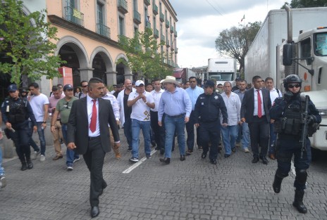 El secretario de Seguridad  Pública, Hugo Gutiérrez, supervisó las entradas principales a las cercanías a Palacio de Gobierno donde se realizará el Grito de Independencia por parte de Gobernador, rodeado por supuesto de mucha seguridad por cualquier cosa.