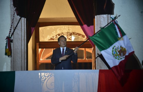 El gobernador del estado de Veracruz, Cuitláhuac García Jiménez dio su primer Grito de Independencia desde el balcón de Palacio de Gobierno. Luego de tocar la campana, se escuchó el Himno Nacional. 