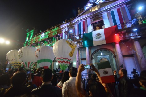 El gobernador del estado de Veracruz, Cuitláhuac García Jiménez dio su primer Grito de Independencia desde el balcón de Palacio de Gobierno. Luego de tocar la campana, se escuchó el Himno Nacional. 