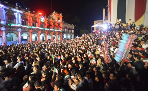 El gobernador del estado de Veracruz, Cuitláhuac García Jiménez dio su primer Grito de Independencia desde el balcón de Palacio de Gobierno. Luego de tocar la campana, se escuchó el Himno Nacional. 