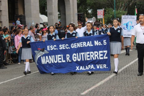 Con la nutrida participación de contingentes escolares y agrupaciones de seguridad, se efectuó en la capital veracruzana el desfile conmemorativo al 209 Aniversario del inicio de la Guerra de Independencia. 