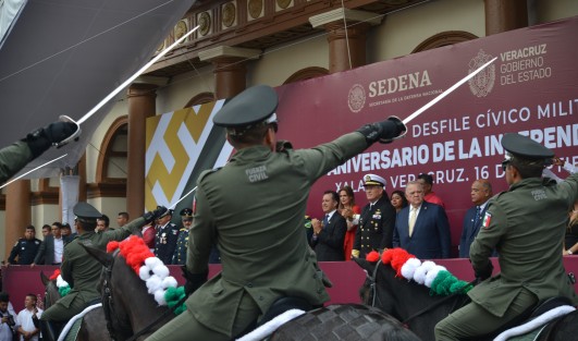 Con orden y buena participación se llevó a cabo el desfile conmemorativo al 209 Aniversario del inicio de la Guerra de Independencia.