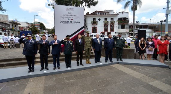 El gobernador Cuitláhuac García encabezó la Guardia de Honor por el 209 Aniversario de la Independencia de México en el monumento al Padre de la Patria, Miguel Hidalgo.