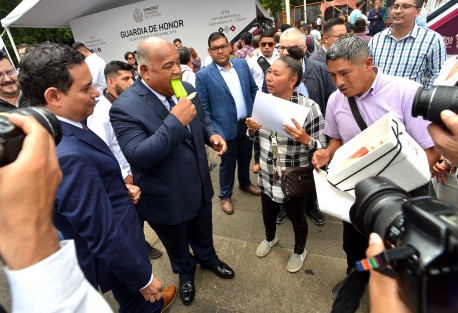 El gobernador Cuitláhuac García encabezó la Guardia de Honor por el 209 Aniversario de la Independencia de México en el monumento al Padre de la Patria, Miguel Hidalgo.