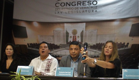 Inició, en el Palacio Legislativo, el Seminario de actualización para asesores y asesoras legislativos en materia de Derechos Humanos, una iniciativa conjunta del Congreso del Estado, a través del Centro de Estudios para la Igualdad de Género y los Derechos Humanos (CEIGDH), y de la Secretaría de Finanzas y Planeación (Sefiplan) del Gobierno del Estado, en respuesta a la necesidad interna de capacitación de las y los servidores públicos. 