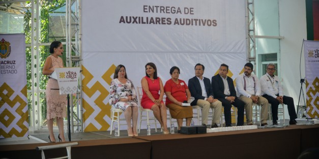 La Presidenta del DIF Municipal de Teocelo, Mara Chama Villa, en representación de todas las presidentas y presidentes  de los sistemas municipales DIF del estado de Veracruz, agradeció al Presidente de la República, Andrés Manuel López Obrador, y al Gobernador de Veracruz Cuitláhuac García Jiménez, por la entrega de Auxiliares Auditivos   para los veracruzanos y en especial a los beneficiarios de Teocelo. 