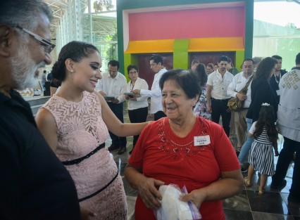 La Presidenta del DIF Municipal de Teocelo, Mara Chama Villa, en representación de todas las presidentas y presidentes  de los sistemas municipales DIF del estado de Veracruz, agradeció al Presidente de la República, Andrés Manuel López Obrador, y al Gobernador de Veracruz Cuitláhuac García Jiménez, por la entrega de Auxiliares Auditivos   para los veracruzanos y en especial a los beneficiarios de Teocelo. 